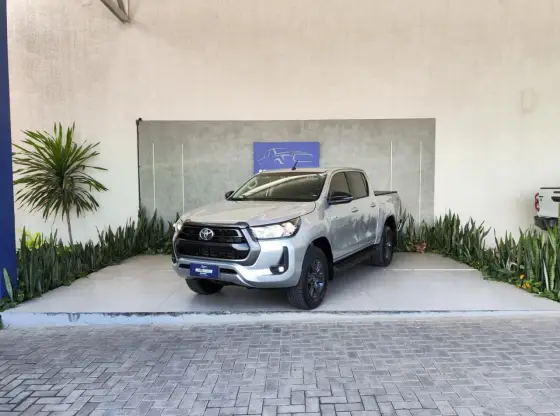 TOYOTA HILUX 2.8 D-4D TURBO DIESEL CD SR 4X4 AUTOMÁTICO