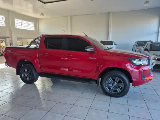 TOYOTA-HILUX-2023