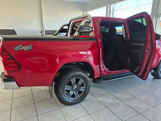 TOYOTA-HILUX-2023
