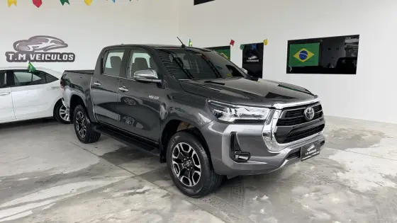 TOYOTA HILUX 2.8 D-4D TURBO DIESEL CD SRX 4X4 AUTOMÁTICO TOYOTA HILUX 2.8 D-4D TURBO DIESEL CD SRX 4X4 AUTOMÁTICO