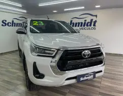 TOYOTA HILUX 2.8 D-4D TURBO DIESEL CD SRX 4X4 AUTOMÁTICO TOYOTA HILUX 2.8 D-4D TURBO DIESEL CD SRX 4X4 AUTOMÁTICO