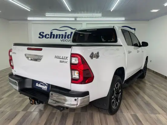 TOYOTA-HILUX-2022