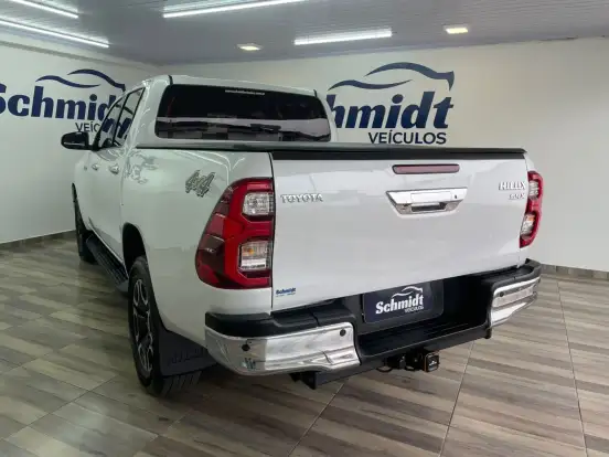 TOYOTA-HILUX-2022