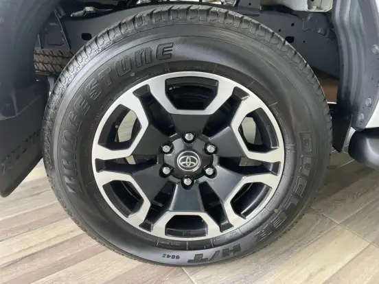 TOYOTA-HILUX-2022