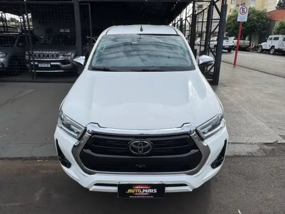 TOYOTA HILUX 2.8 D-4D TURBO DIESEL CD SRX 4X4 AUTOMÁTICO