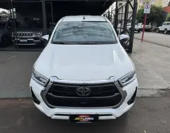 TOYOTA HILUX 2.8 D-4D TURBO DIESEL CD SRX 4X4 AUTOMÁTICO TOYOTA HILUX 2.8 D-4D TURBO DIESEL CD SRX 4X4 AUTOMÁTICO