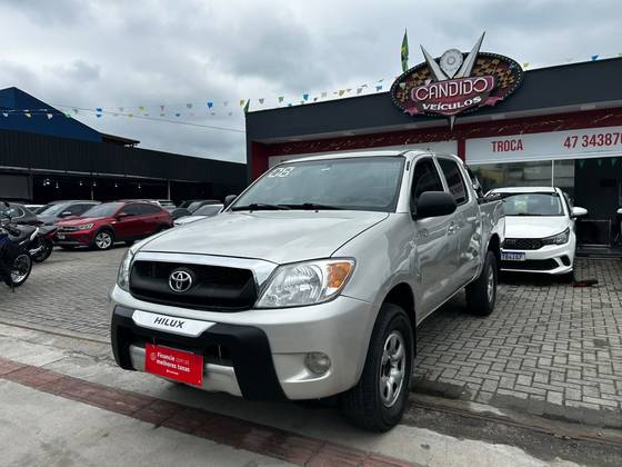 TOYOTA HILUX 2.5 STD 4X2 CD 16V TURBO DIESEL 4P MANUAL