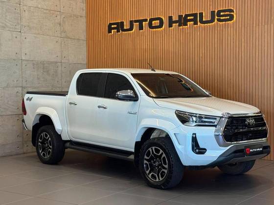 TOYOTA HILUX 2.8 D-4D TURBO DIESEL CD CONQUEST 4X4 AUTOMÁTICO