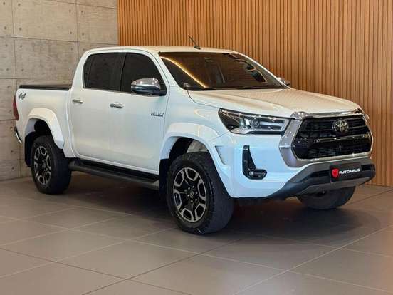 TOYOTA-HILUX-2.8 D-4D TURBO DIESEL CD CONQUEST 4X4 AUTOMÁTICO TOYOTA-HILUX-2023