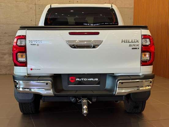 TOYOTA-HILUX-2023