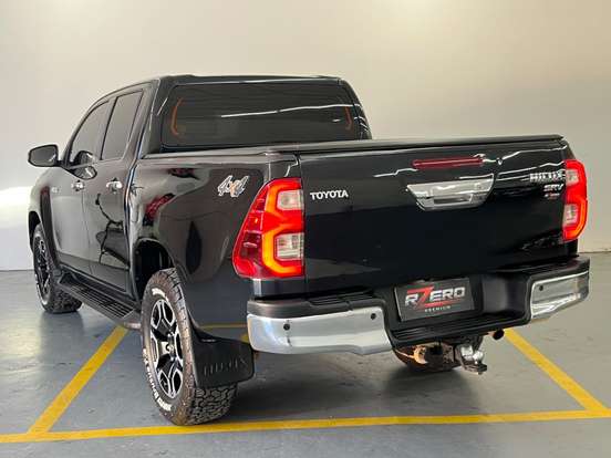 TOYOTA-HILUX-2.8 D-4D TURBO DIESEL CD SRV 4X4 AUTOMÁTICO TOYOTA-HILUX-2020