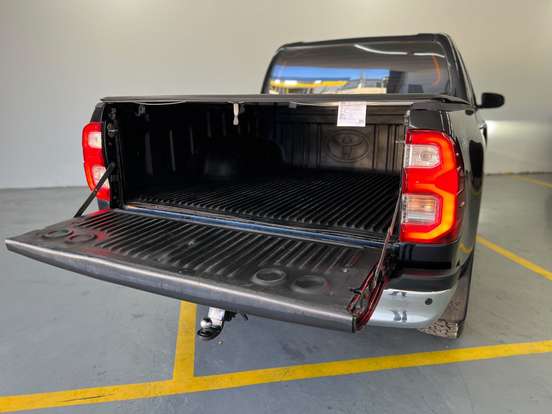 TOYOTA-HILUX-2.8 D-4D TURBO DIESEL CD SRV 4X4 AUTOMÁTICO TOYOTA-HILUX-2020