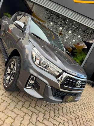 TOYOTA-HILUX-2019