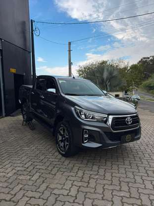 TOYOTA-HILUX-2019