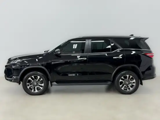 TOYOTA-HILUX SW4-2.8 D-4D TURBO DIESEL DIAMOND 7L 4X4 AUTOMÁTICO TOYOTA-HILUX SW4-2024