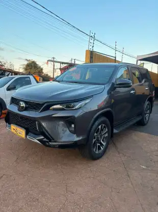 TOYOTA-HILUX SW4-2024
