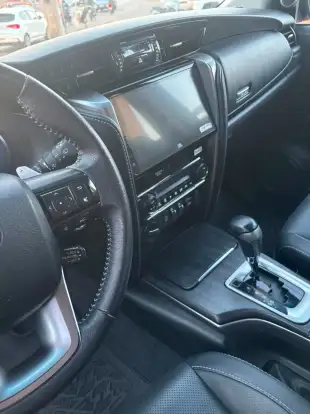 TOYOTA-HILUX SW4-2024