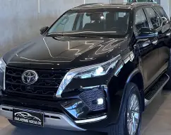 TOYOTA HILUX SW4 2.8 D-4D TURBO DIESEL SRX 7L 4X4 AUTOMÁTICO TOYOTA HILUX SW4 2.8 D-4D TURBO DIESEL SRX 7L 4X4 AUTOMÁTICO