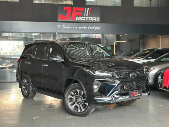TOYOTA HILUX SW4 2.8 D-4D TURBO DIESEL SRX PLATINUM 7L 4X4 AUTOMÁTICO