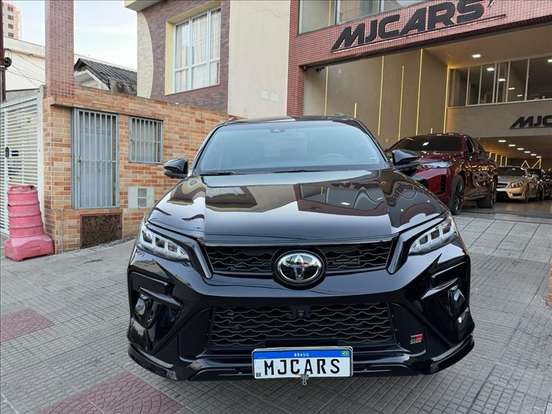 TOYOTA-HILUX SW4-2.8 D-4D TURBO DIESEL GR-S 7L 4X4 AUTOMÁTICO TOYOTA-HILUX SW4-2024