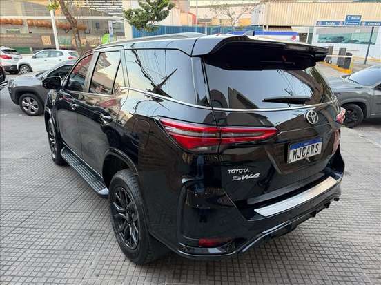 TOYOTA-HILUX SW4-2024