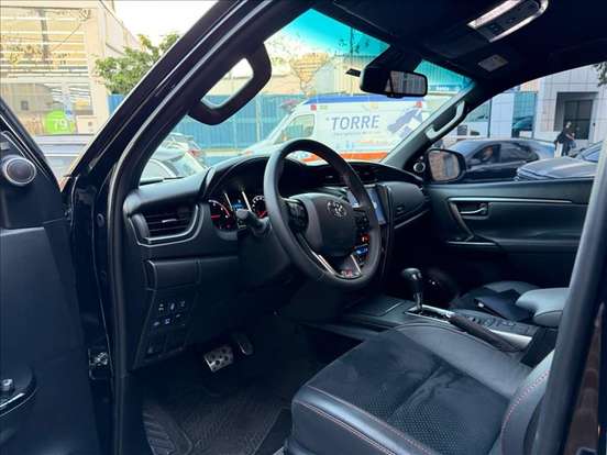 TOYOTA-HILUX SW4-2.8 D-4D TURBO DIESEL GR-S 7L 4X4 AUTOMÁTICO TOYOTA-HILUX SW4-2024