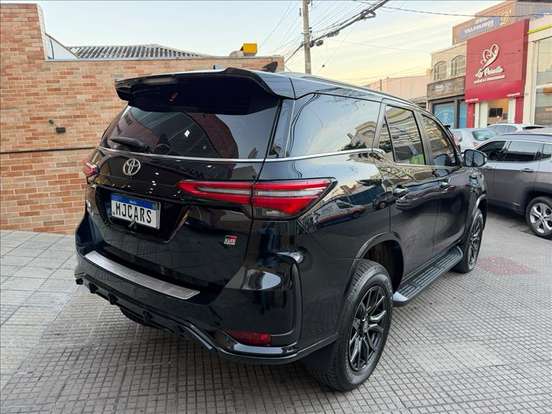 TOYOTA-HILUX SW4-2.8 D-4D TURBO DIESEL GR-S 7L 4X4 AUTOMÁTICO TOYOTA-HILUX SW4-2024