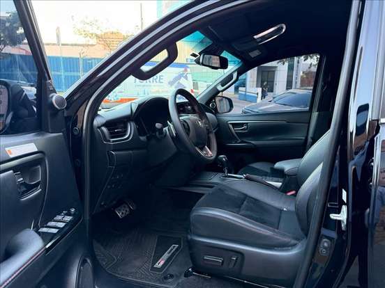 TOYOTA-HILUX SW4-2024