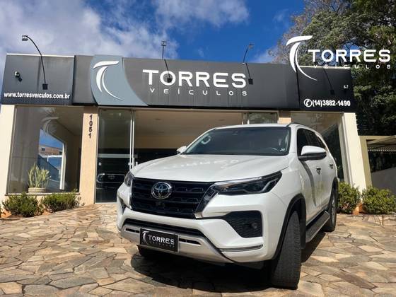 TOYOTA HILUX SW4 2.8 D-4D TURBO DIESEL SRX 7L 4X4 AUTOMÁTICO