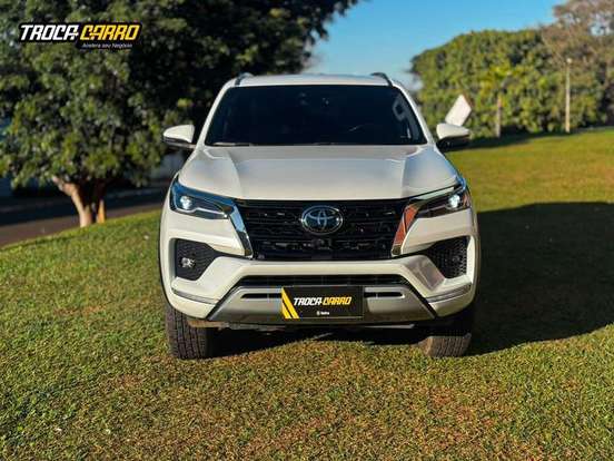 TOYOTA-HILUX SW4-2023