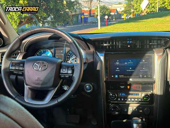 TOYOTA-HILUX SW4-2.8 D-4D TURBO DIESEL SRX PLATINUM 7L 4X4 AUTOMÁTICO TOYOTA-HILUX SW4-2023