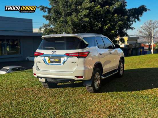 TOYOTA-HILUX SW4-2.8 D-4D TURBO DIESEL SRX PLATINUM 7L 4X4 AUTOMÁTICO TOYOTA-HILUX SW4-2023