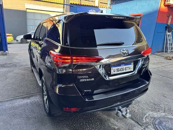 TOYOTA-HILUX SW4-2018