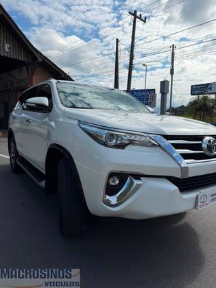 TOYOTA HILUX SW4 2.8 SRX 4X4 7 LUGARES 16V TURBO INTERCOOLER DIESEL 4P AUTOMÁTICO