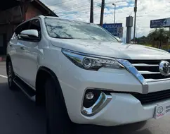 TOYOTA HILUX SW4 2.8 SRX 4X4 7 LUGARES 16V TURBO INTERCOOLER DIESEL 4P AUTOMÁTICO TOYOTA HILUX SW4 2.8 SRX 4X4 7 LUGARES 16V TURBO INTERCOOLER DIESEL 4P AUTOMÁTICO