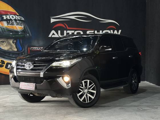 TOYOTA HILUX SW4 2.8 SRX 4X4 7 LUGARES 16V TURBO INTERCOOLER DIESEL 4P AUTOMÁTICO