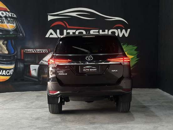TOYOTA-HILUX SW4-2.8 SRX 4X4 7 LUGARES 16V TURBO INTERCOOLER DIESEL 4P AUTOMÁTICO TOYOTA-HILUX SW4-2016
