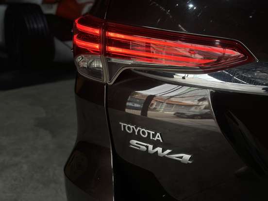 TOYOTA-HILUX SW4-2016
