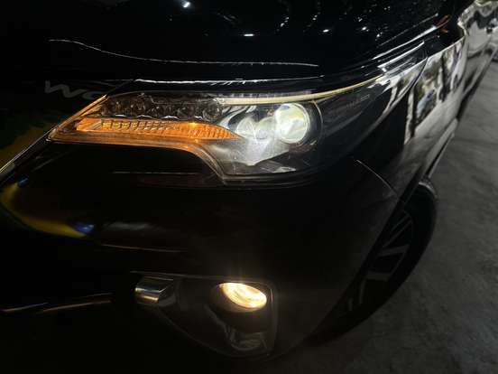 TOYOTA-HILUX SW4-2.8 SRX 4X4 7 LUGARES 16V TURBO INTERCOOLER DIESEL 4P AUTOMÁTICO TOYOTA-HILUX SW4-2016