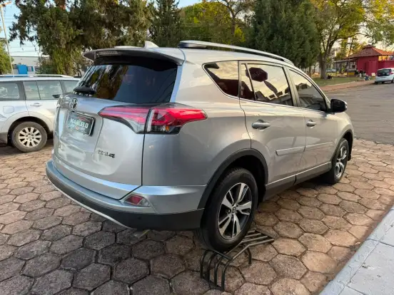 TOYOTA-RAV4-2017