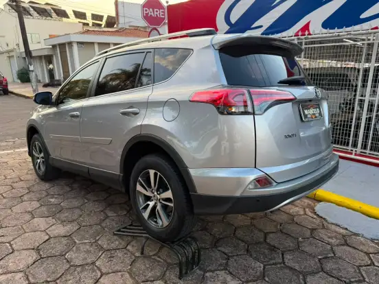 TOYOTA-RAV4-2017