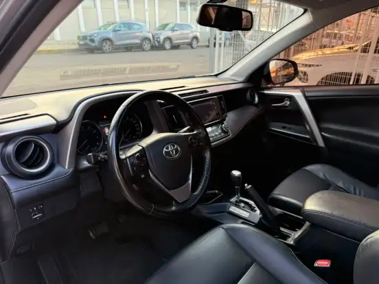 TOYOTA-RAV4-2017