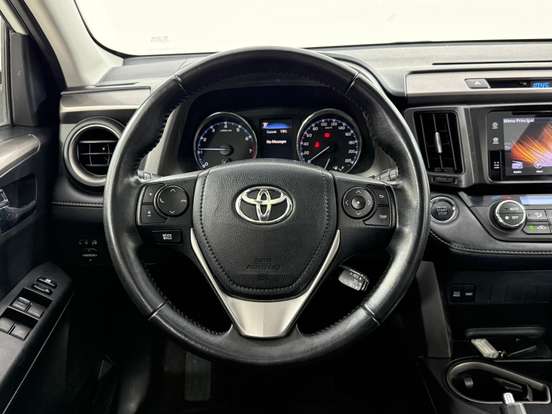 TOYOTA-RAV4-2018
