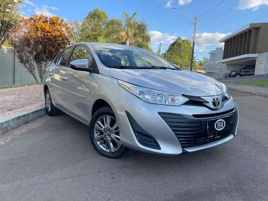TOYOTA-YARIS-2021