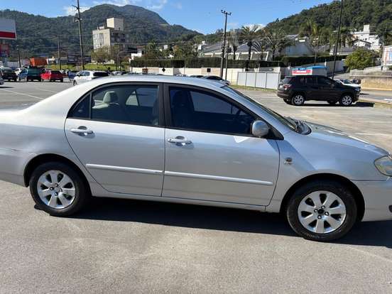 TOYOTA-COROLLA-2005