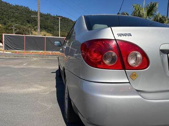 TOYOTA-COROLLA-2005
