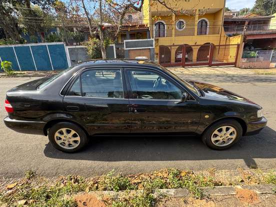 TOYOTA-COROLLA-2001