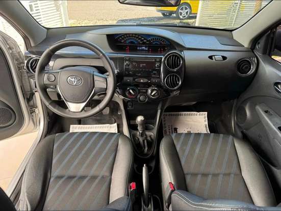 TOYOTA-ETIOS-2015