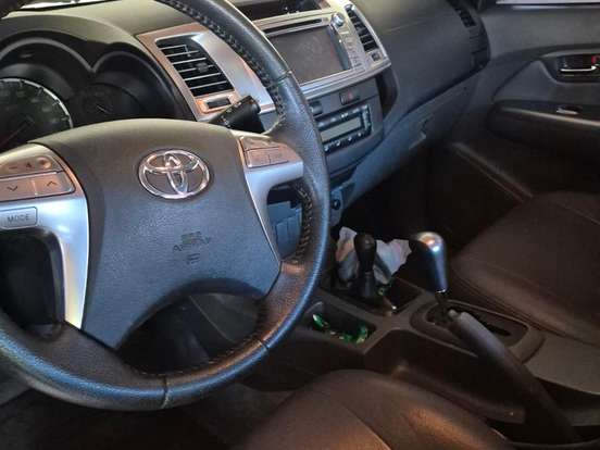TOYOTA-HILUX-2.7 SRV 4X4 CD 16V FLEX 4P AUTOMÁTICO TOYOTA-HILUX-2014