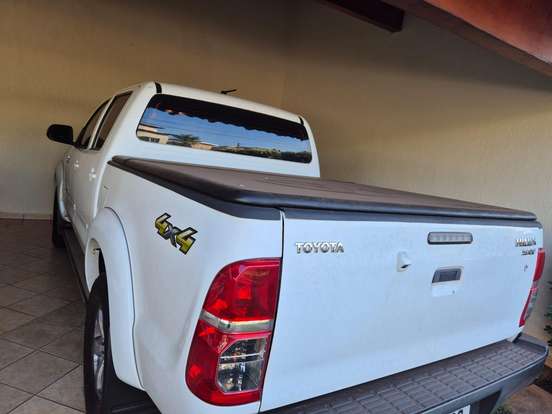 TOYOTA-HILUX-2.7 SRV 4X4 CD 16V FLEX 4P AUTOMÁTICO TOYOTA-HILUX-2014
